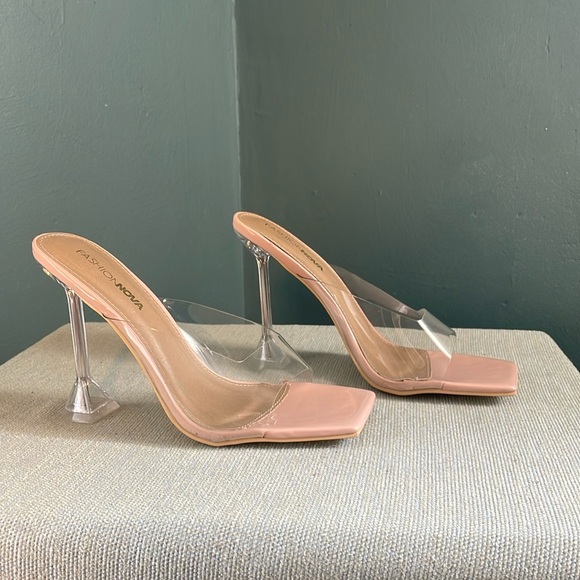 New , never worn Champagne stem stilettos , nude and clear in color - Picture 1 of 9